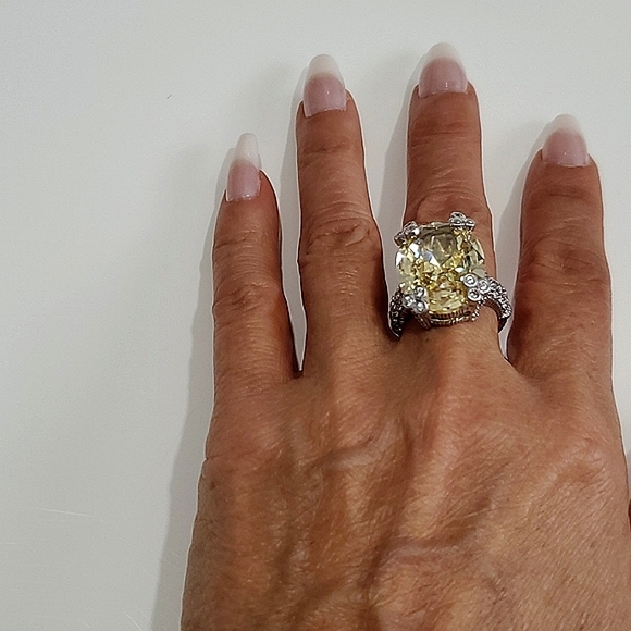 JUDITH RIPKA 18CT Cocktail Ring - Picture 8 of 9